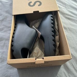 BRAND NEW YEEZY SLIDES
